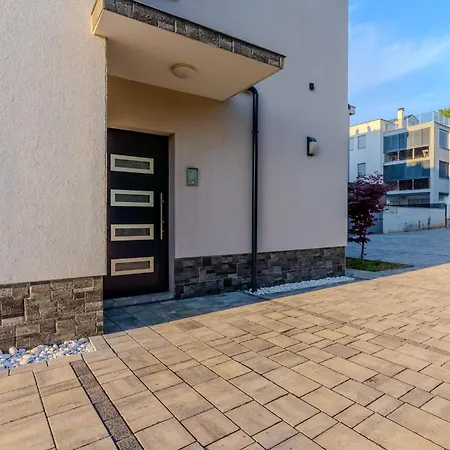 Polje Apartment Njivice