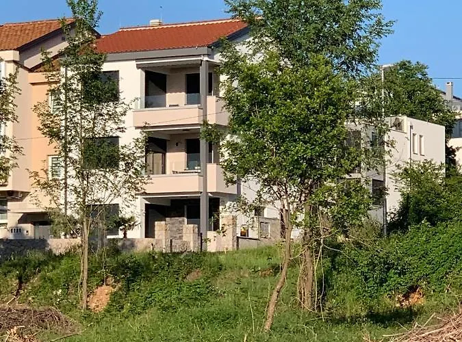 Polje *
